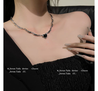 Alloy Heart Pendant Choker