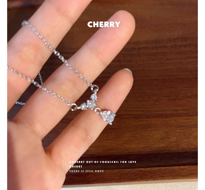 ラインストーンペンダントネックレス