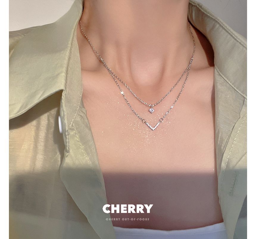 ラインストーンペンダントネックレス