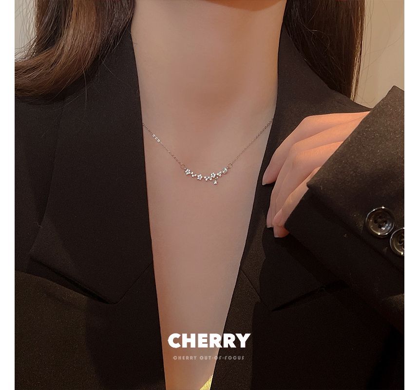 ラインストーンペンダントネックレス