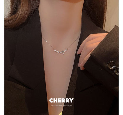 ラインストーンペンダントネックレス