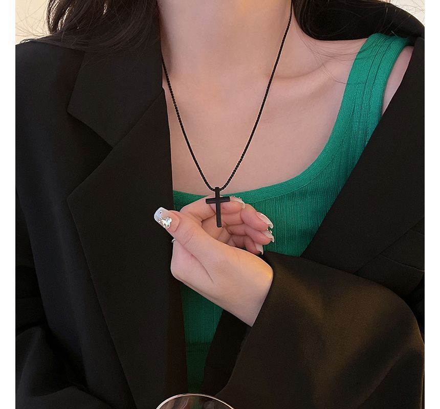 ペンダントクロスネックレス