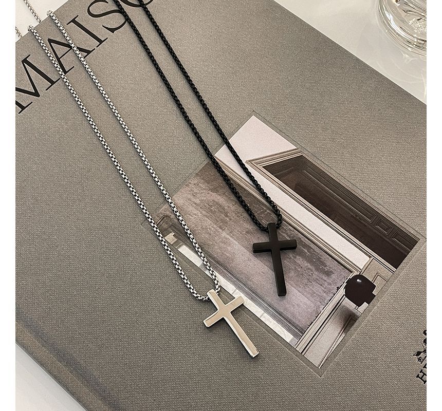 ペンダントクロスネックレス