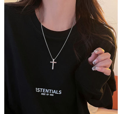 ペンダントクロスネックレス