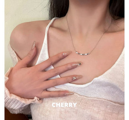 Necklace Bar Twisted