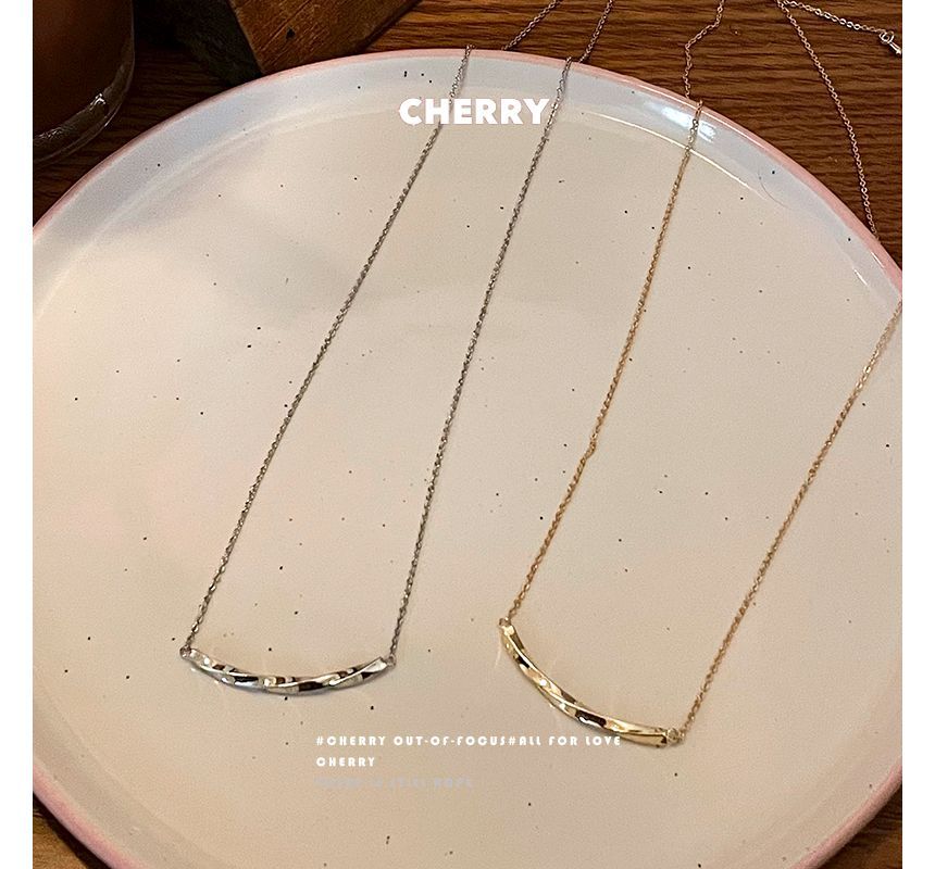 Necklace Bar Twisted