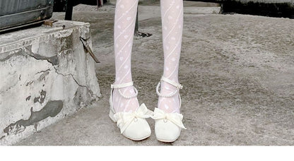 Strumpfhose mit Schleifenmuster und Herzen