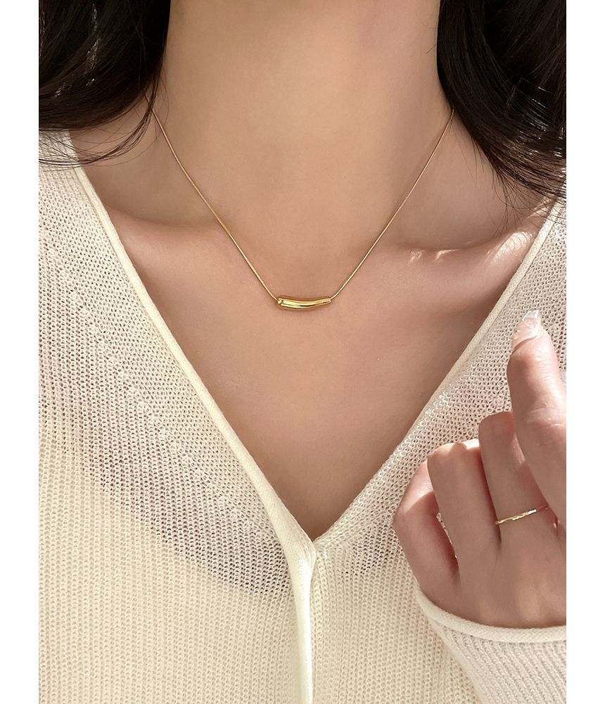 Pendant Curve Necklace
