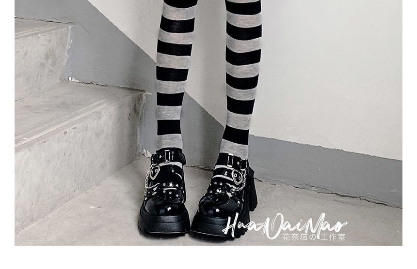 Gestreifte Overknee-Socken