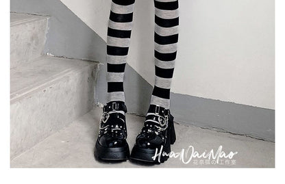 Gestreifte Overknee-Socken