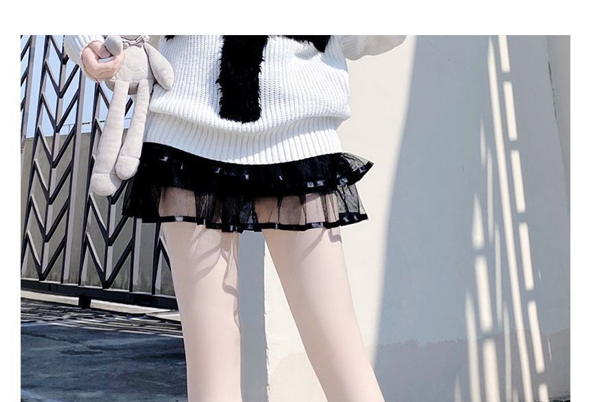 Leg Print Crisscross Chained Warmer