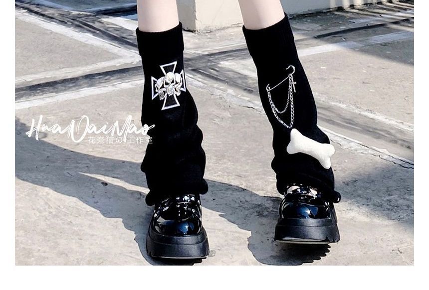 Leg Print Crisscross Chained Warmer