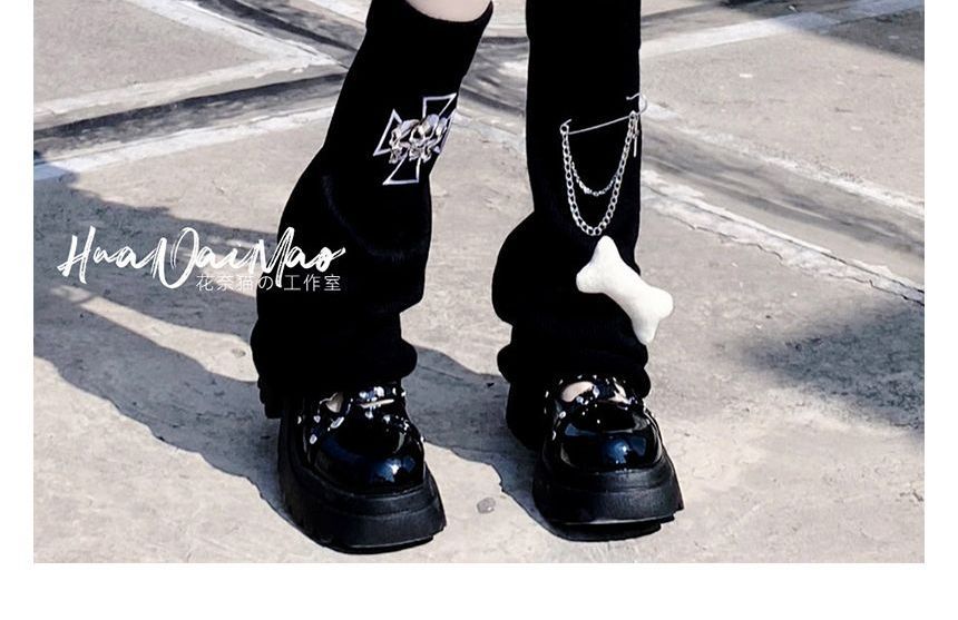 Leg Print Crisscross Chained Warmer