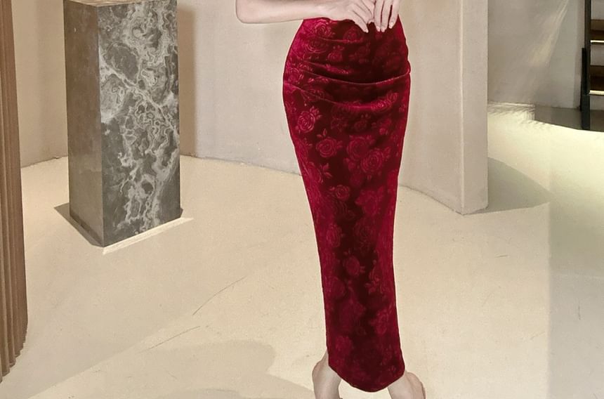 Halter Neck Stand Collar Floral Jacquard Cutout Slit Velvet Midi Sheath Qipao / Faux Pearl Layered Chain / Set