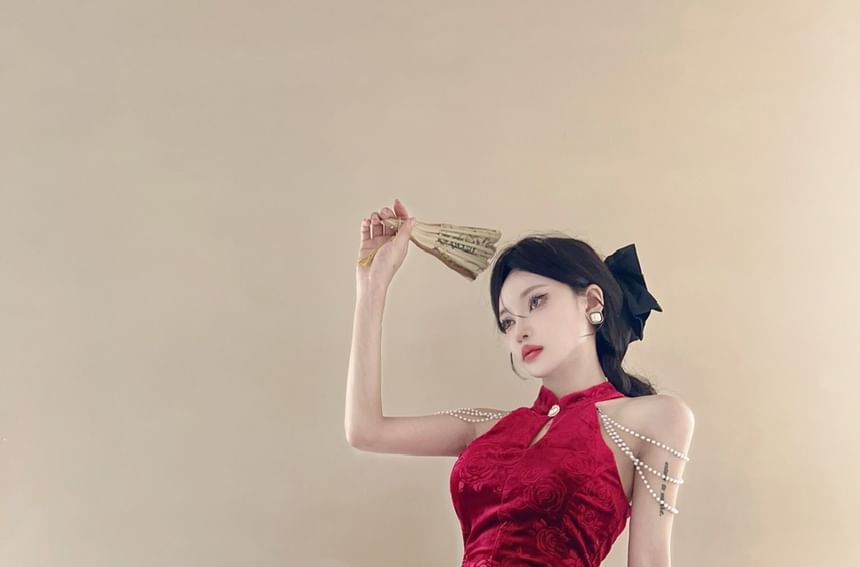 Halter Neck Stand Collar Floral Jacquard Cutout Slit Velvet Midi Sheath Qipao / Faux Pearl Layered Chain / Set