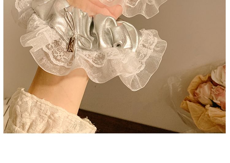 Trim Ruffle Scrunchie