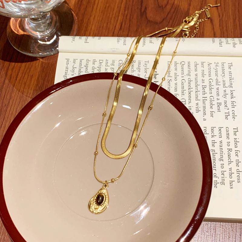 Set Stone Pendant Snakebone Necklace /