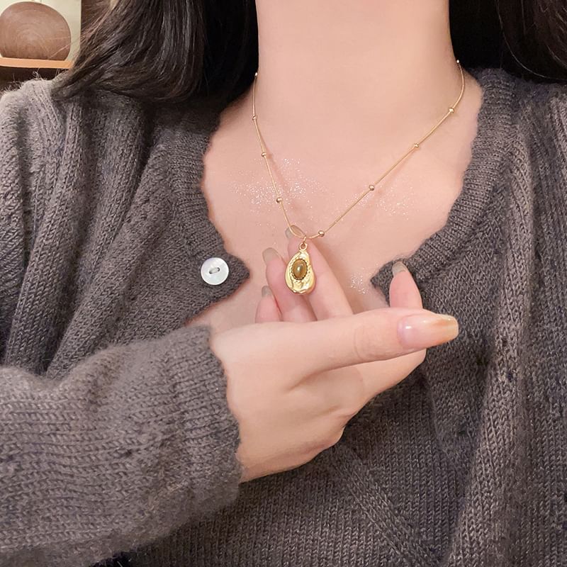 Set Stone Pendant Snakebone Necklace /