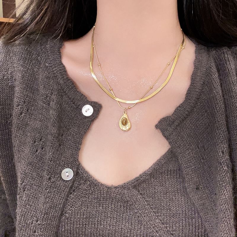 Set Stone Pendant Snakebone Necklace /