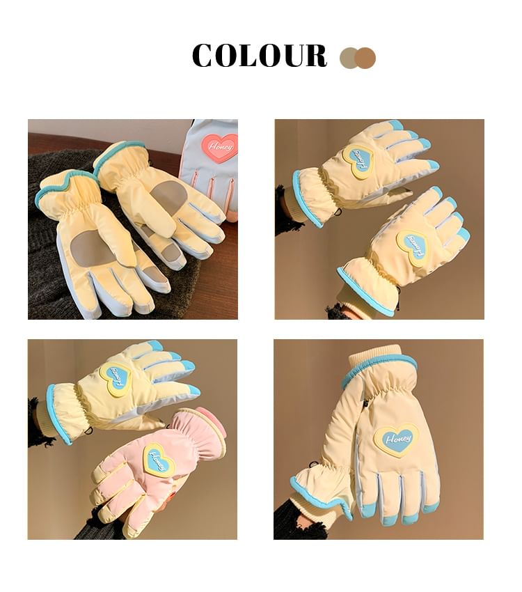 Herzfarbene Handschuhe Zwei