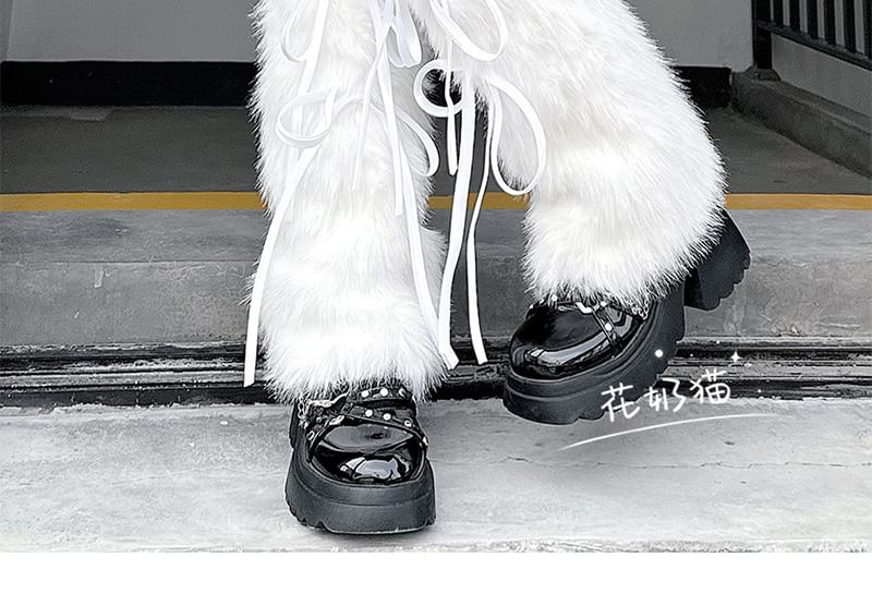 Beinwärmer mit Band und Pelz