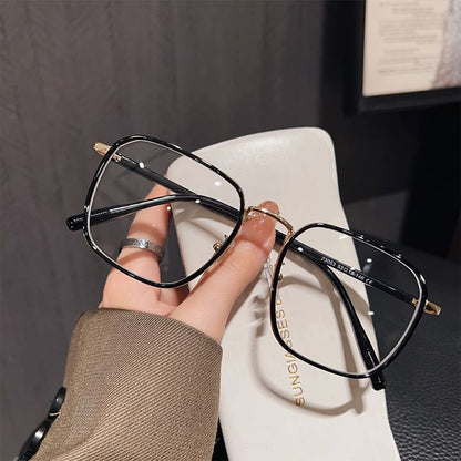 Brille mit quadratischem Rahmen