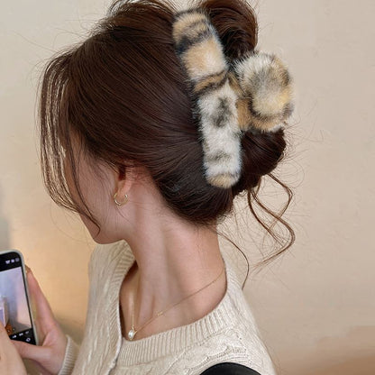 Leopard Fur Patterned Faux Claw Hair