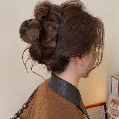 Leopard Fur Patterned Faux Claw Hair