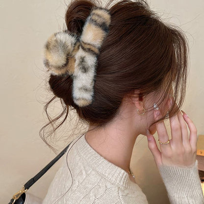Leopard Fur Patterned Faux Claw Hair