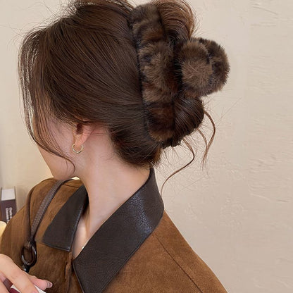 Leopard Fur Patterned Faux Claw Hair