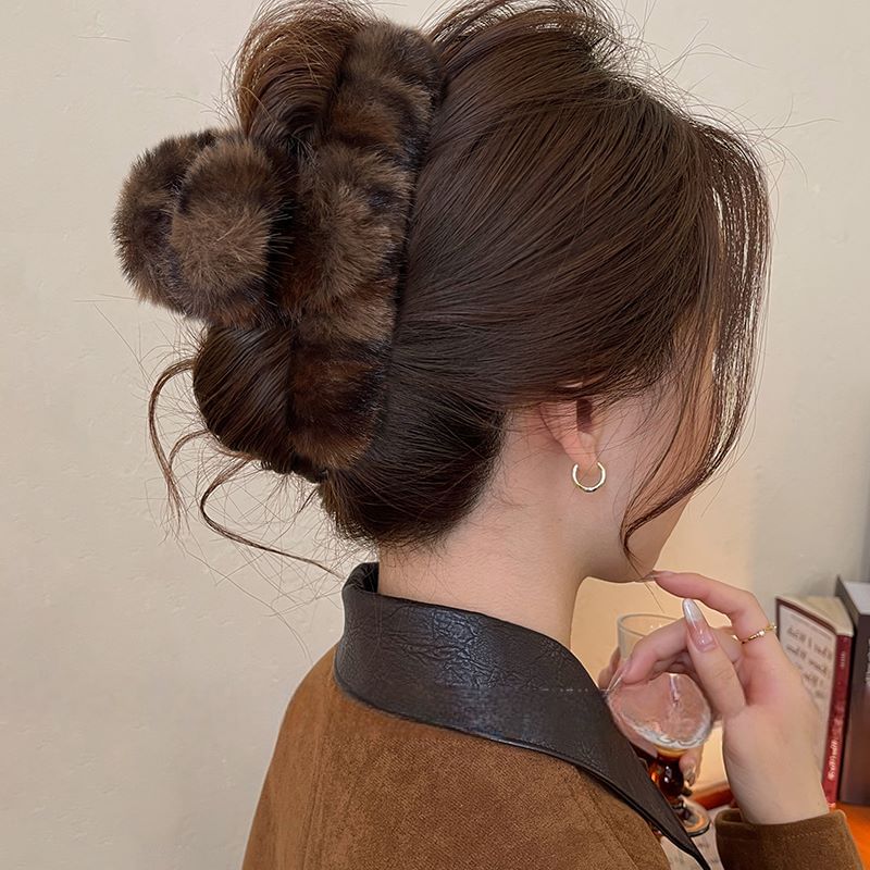 Leopard Fur Patterned Faux Claw Hair