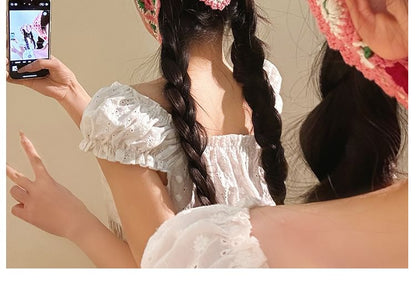 Dreieckiger Strickschal mit Blumenmuster und Karomuster