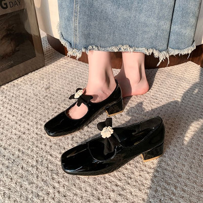 Pumps mit Blockabsatz und Blumenmuster, Mary-Toe, quadratische Jane-Schleife