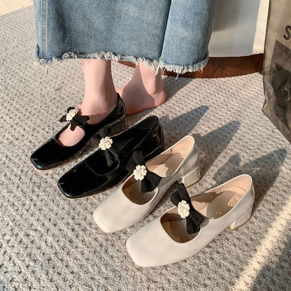 Pumps mit Blockabsatz und Blumenmuster, Mary-Toe, quadratische Jane-Schleife