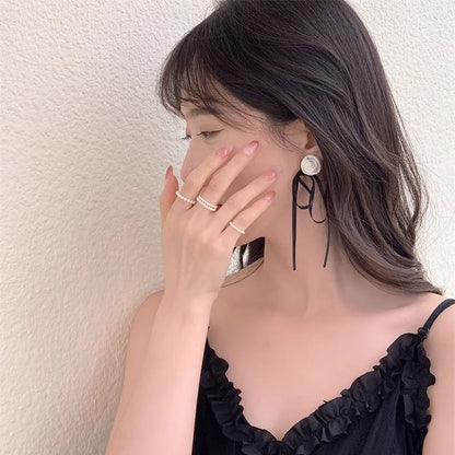 Blumen-Ohrstecker mit Band