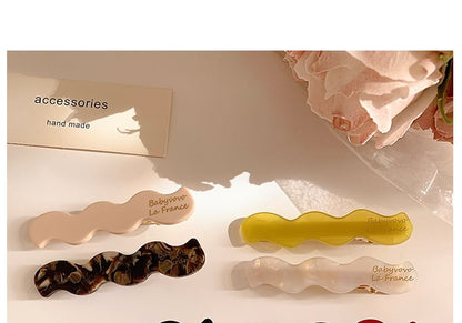 クリップヘアをウェーブ状にセット