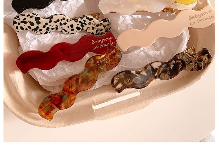 クリップヘアをウェーブ状にセット