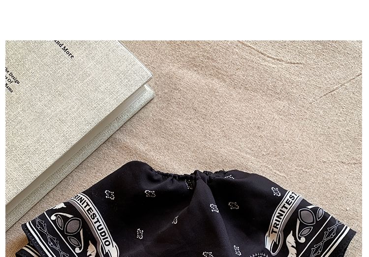 Quadratisches Haargummi mit Paisley-Print
