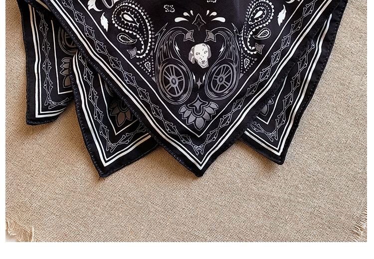 Quadratisches Haargummi mit Paisley-Print