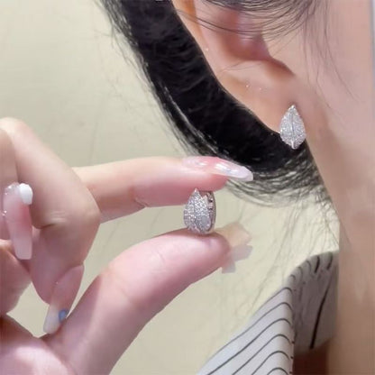 Strass-Ohrstecker mit Blattmotiv