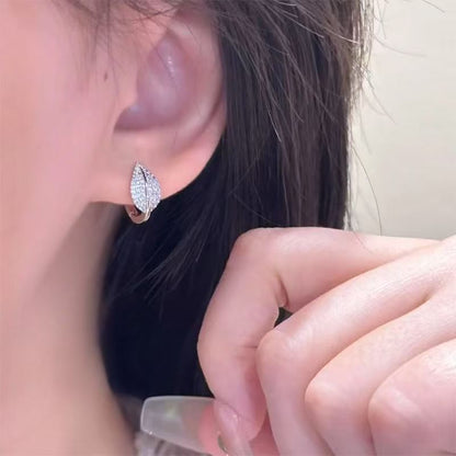 Strass-Ohrstecker mit Blattmotiv