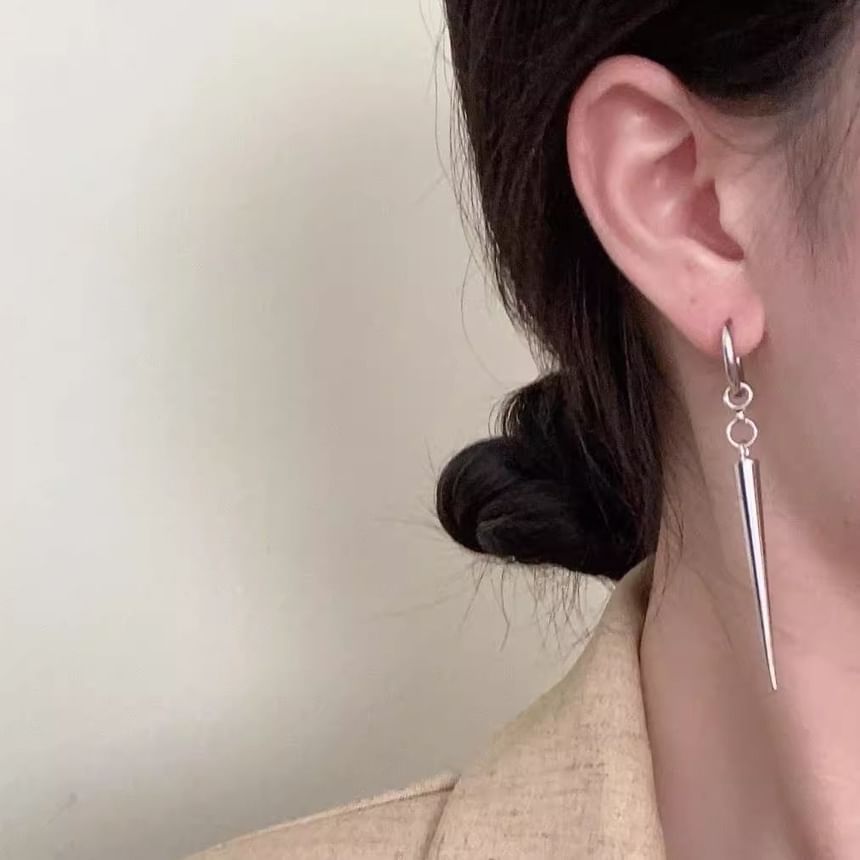 Baumelnder Kegelohrring aus Legierung