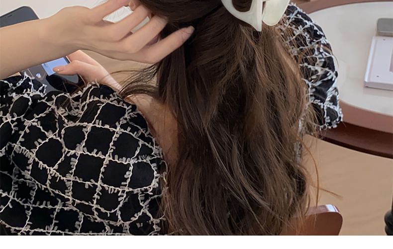 Pearl Faux Hair Claw Acrylic