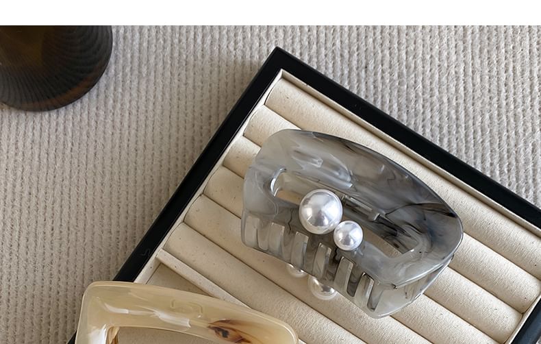 Pearl Faux Hair Claw Acrylic