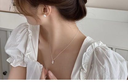 Pearl Hair Faux Claw Flower Acrylic