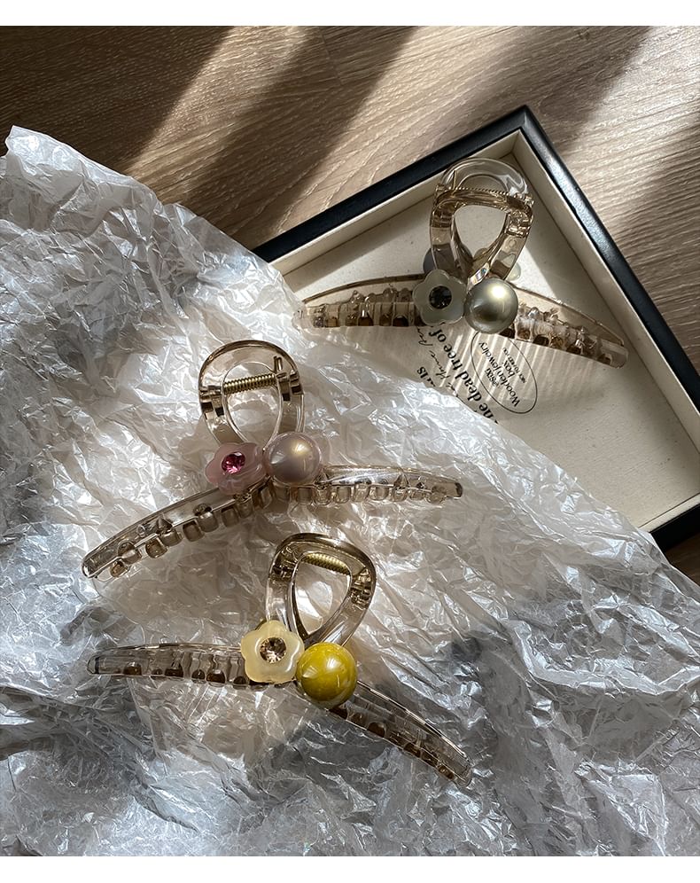 Pearl Hair Faux Claw Flower Acrylic