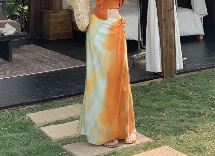 Knotenwickel-Krawatten-Fit / Mittelschmal geschnittenes Maxi-Camisole mit Neckholder und A-Linien-Oberteil und Rock, einfarbig, gefärbt