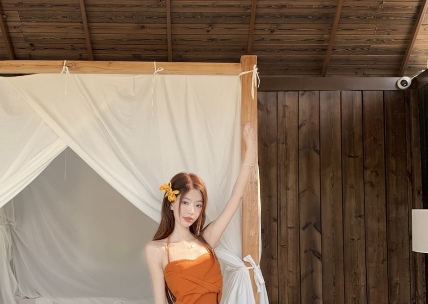 Knotenwickel-Krawatten-Fit / Mittelschmal geschnittenes Maxi-Camisole mit Neckholder und A-Linien-Oberteil und Rock, einfarbig, gefärbt