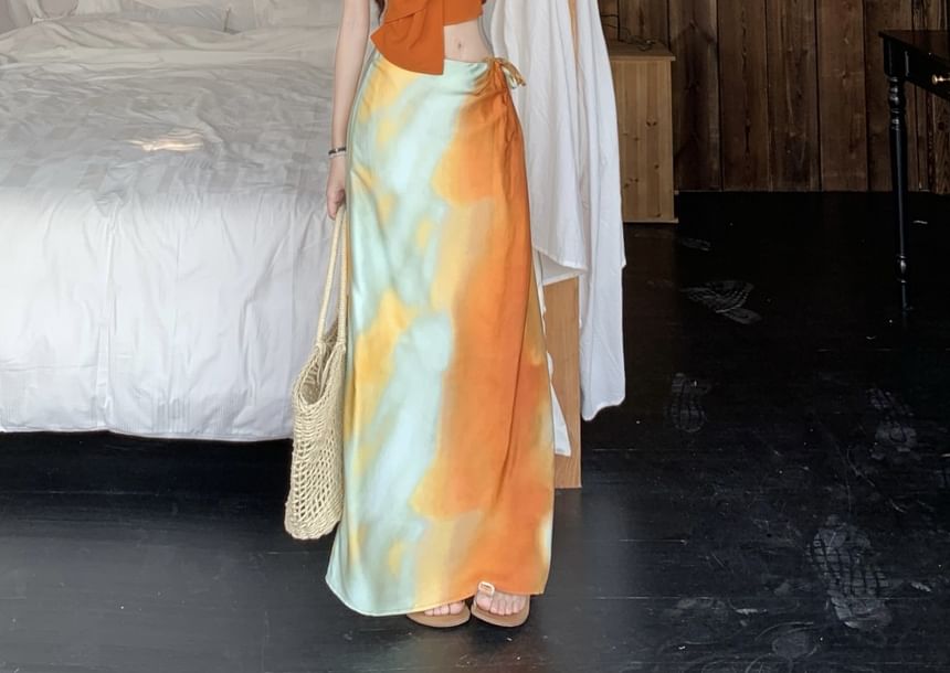 Knotenwickel-Krawatten-Fit / Mittelschmal geschnittenes Maxi-Camisole mit Neckholder und A-Linien-Oberteil und Rock, einfarbig, gefärbt