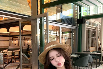 Kurzärmliges T-Shirt mit Schleife und U-Ausschnitt und schmalem Blumenmuster / A-Linien-Rock mit elastischer Taille